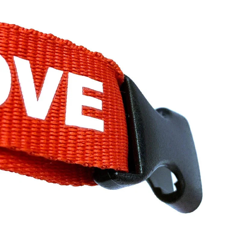 Nyckelband / Nackrem - REMOVE BEFORE FLIGHT - Röd - Action King