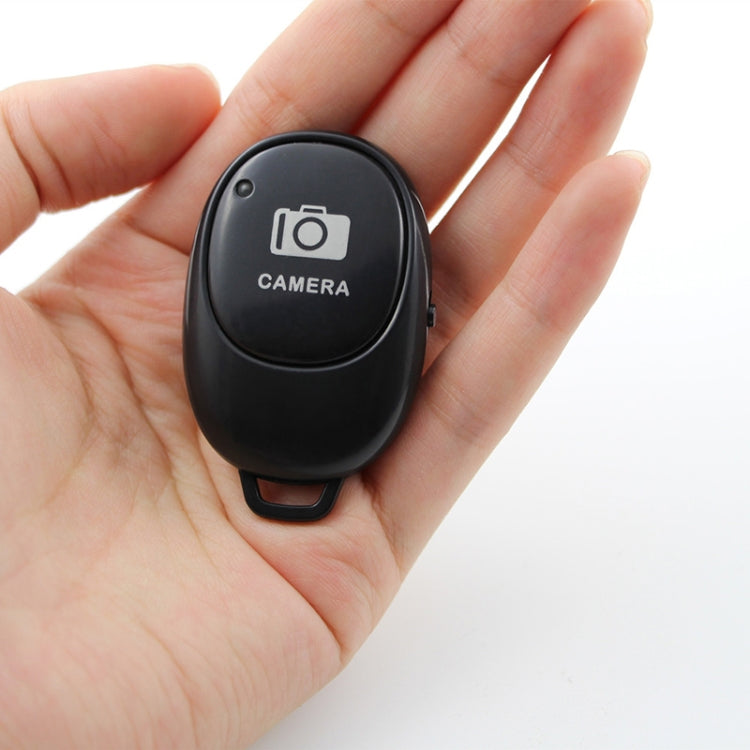 Flexibelt ministativ med mobilhållare och fjärrkontroll, perfekt för stabila foton och videor.