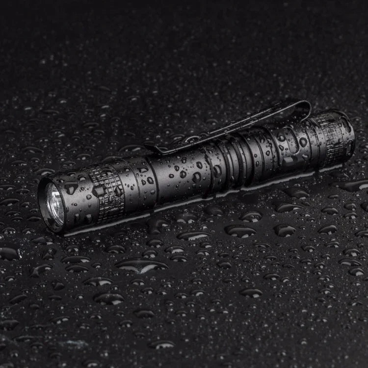 Mini LED Ficklampa i Pennformat – Kraftfull och kompakt arbetslampa