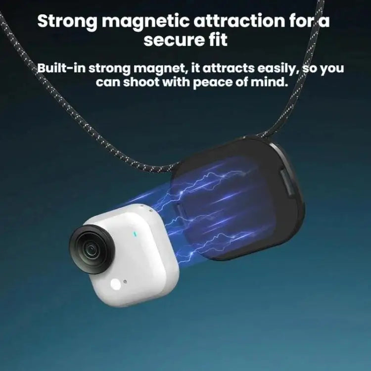 Magnetfäste Insta360 GO med halsklämma för handsfree filminspelning.